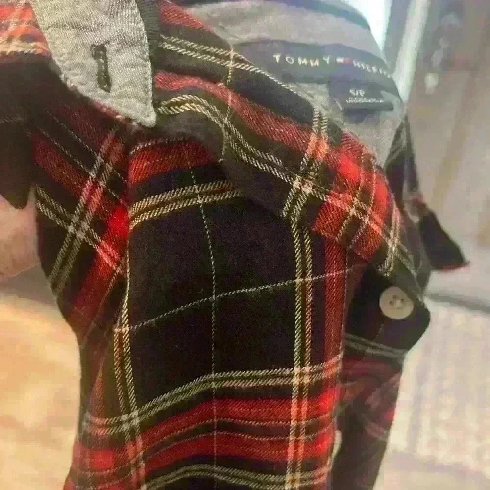 Women’s size small Tommy Hilfiger quarter button down plaid shirt